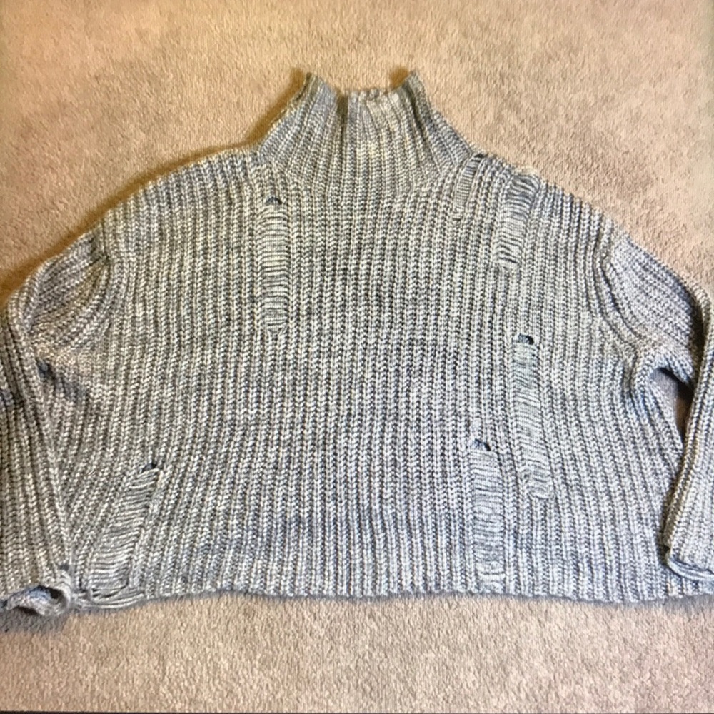 Zara knit tattered sweater size small – 120